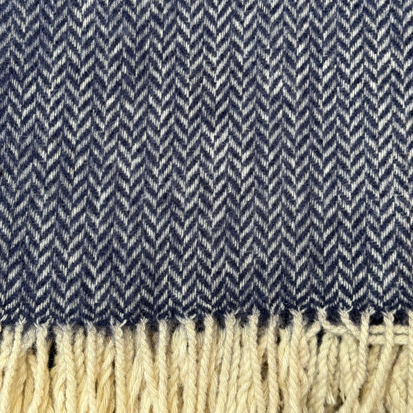 Woolly Bully Throw - RT808