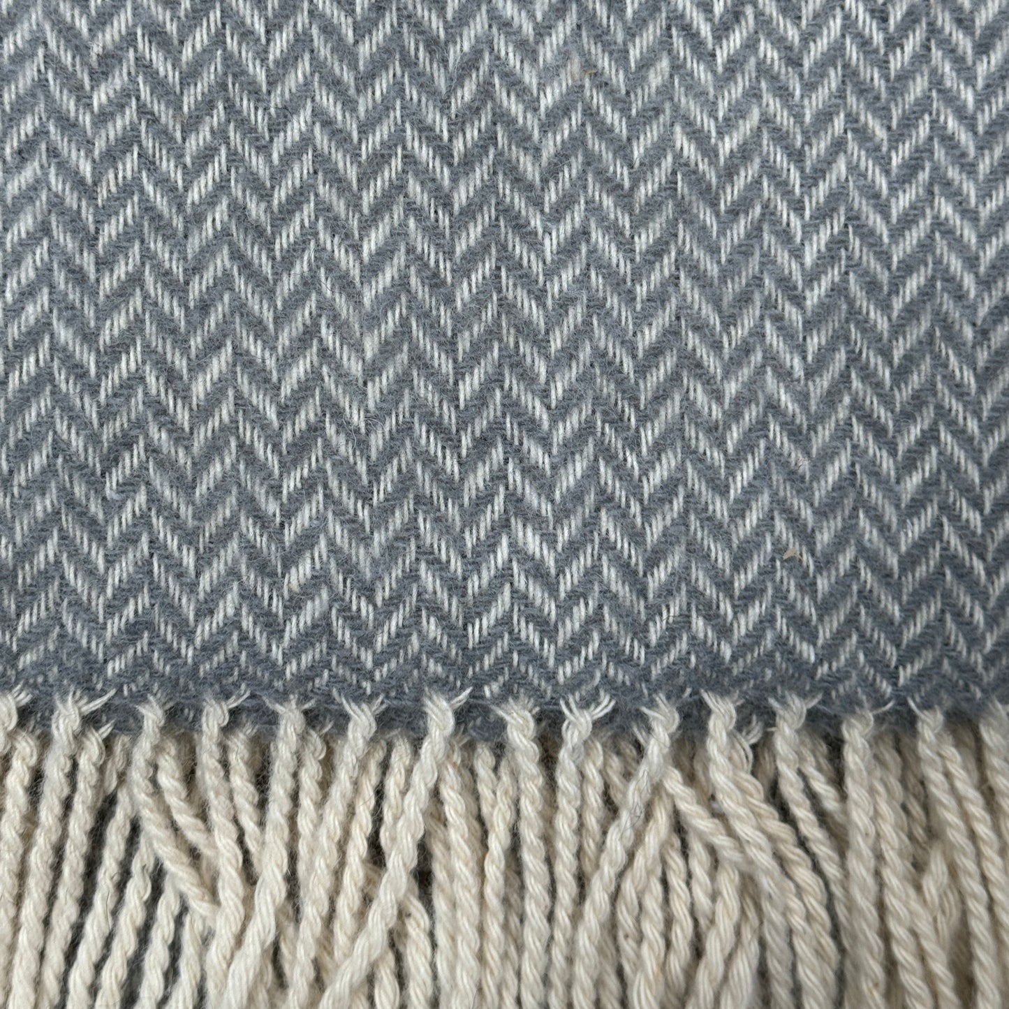 Woolly Bully Throw - RT808